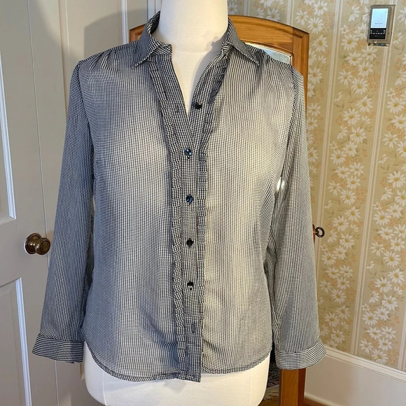 Chico's Tops - ❤️Chicos Additions, semi sheer Size 2 button down blouse ❤️